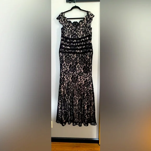 Evening dress by Cache , size 14. Excellent condition, worn once - Picture 1 of 7